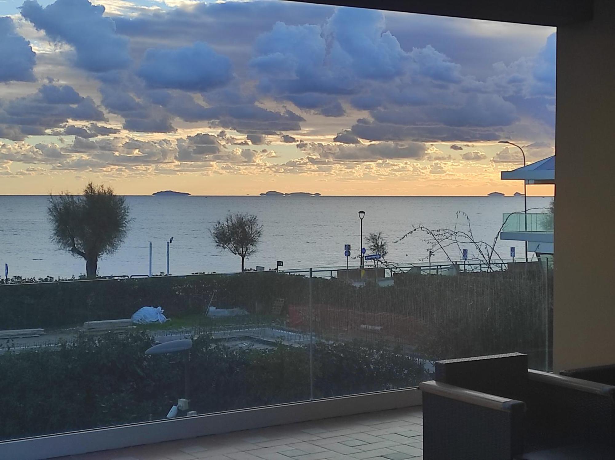 Stella Di Mare Villa Terracina Bagian luar foto