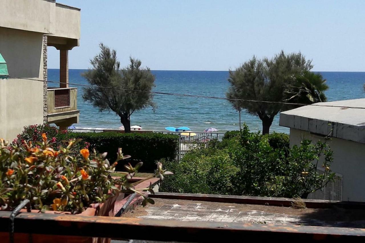 Stella Di Mare Villa Terracina Bagian luar foto